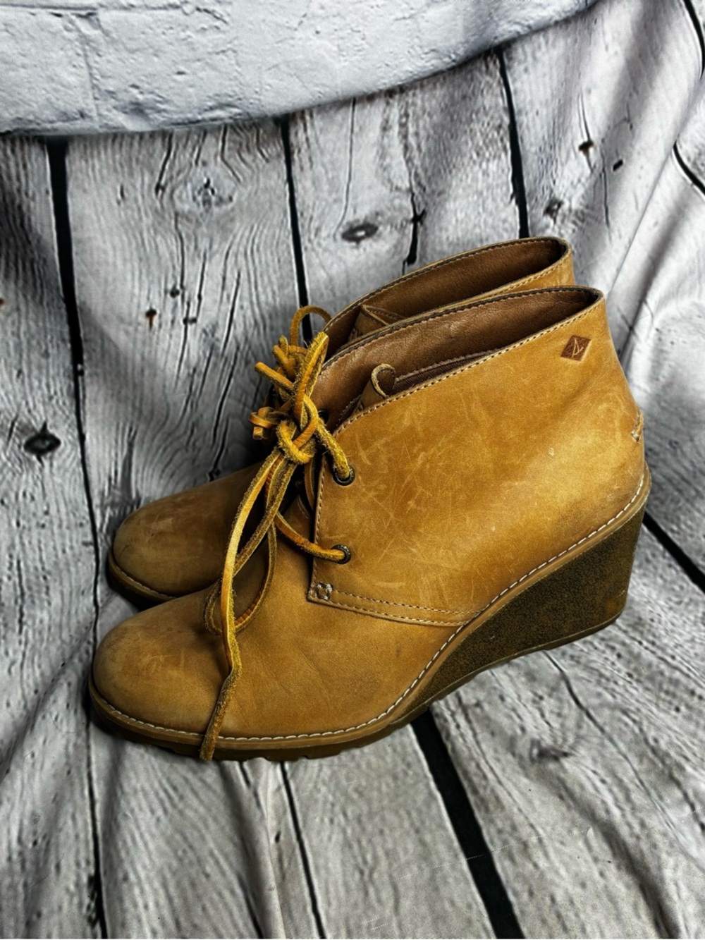 Gorpcore Outdoor Boho Chic Camel Tan Distressed Leather Wedge Chukka Booties 9.5